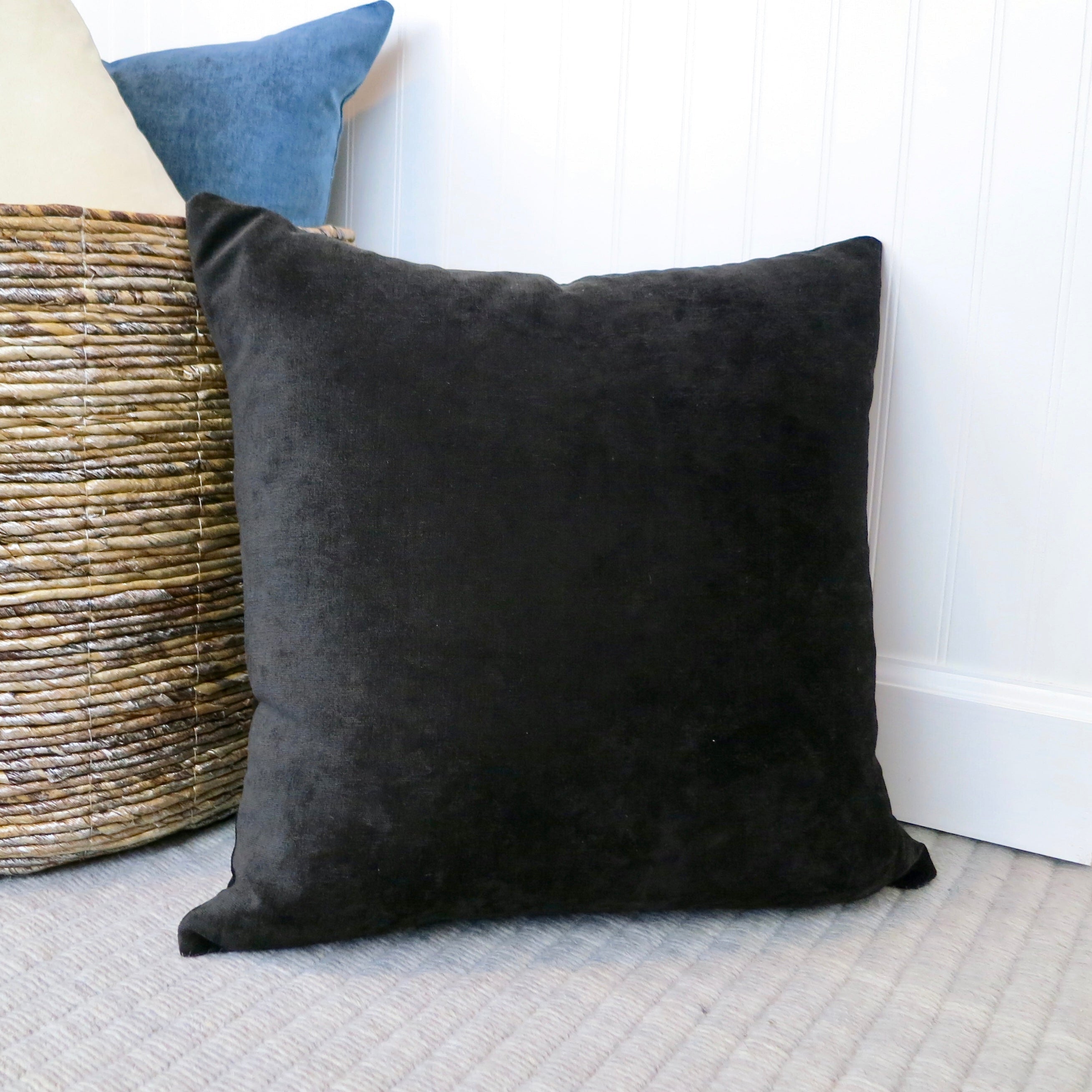 Black velvet best sale pillow cases